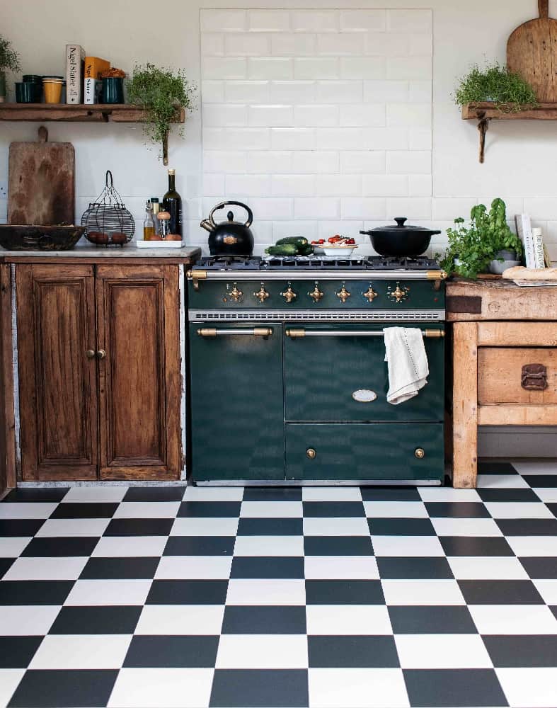 Black and White Retro Kitchen Design