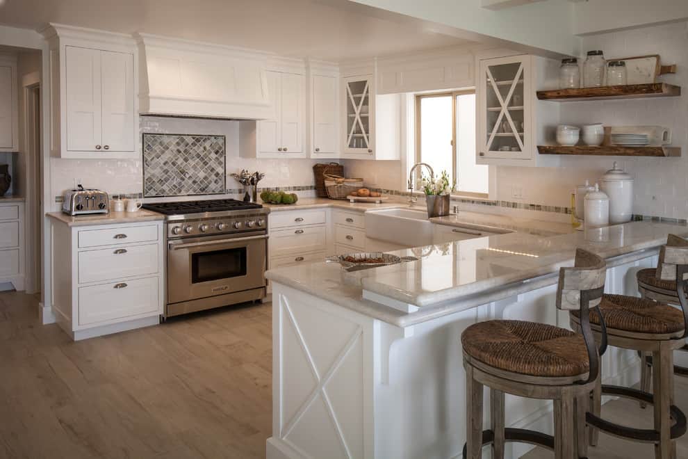 California Cool-Inspired Kitchen Peninsula