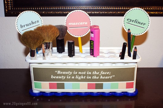 Customized DIY Makeup Brush Holder by Using an Ice Cube Tray