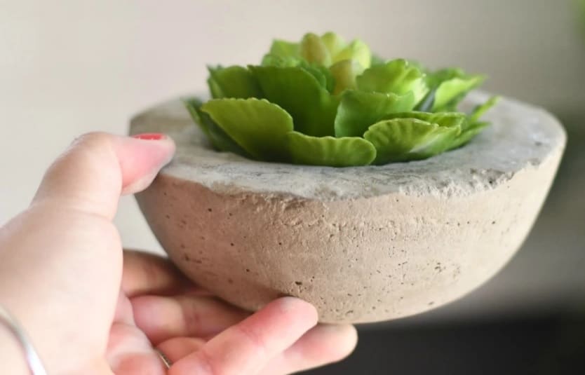 DIY Lightweight Concrete Planter Pot