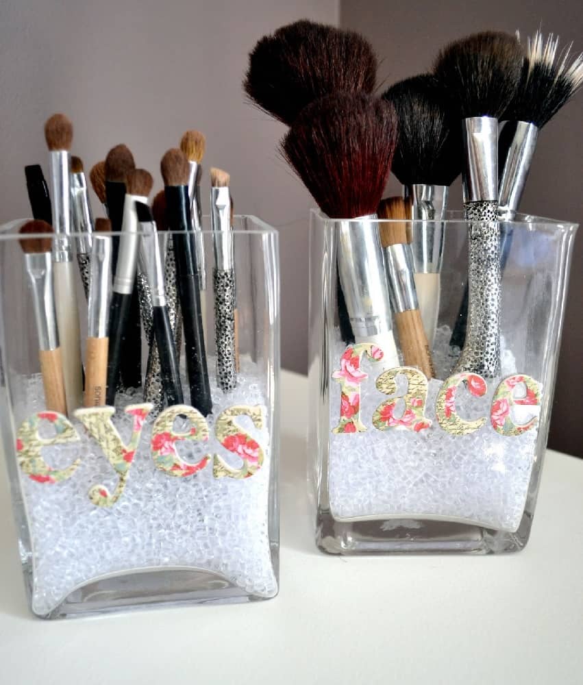 DIY Makeup Brush Holder From a Container