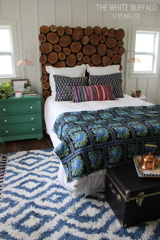 DIY Rustic Headboard Ideas: Upcycle Sliced Log MaterialsÂ