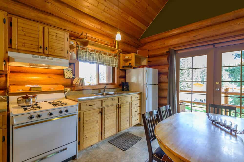 Hardware Installation Cabin Kitchen