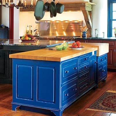 Kitchen peninsula with pop of color