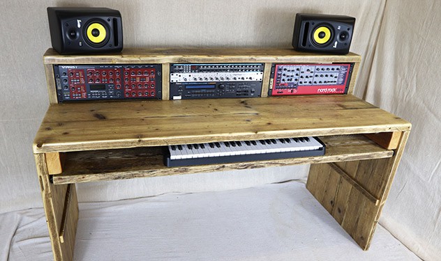 Pallet Studio Desk Plan