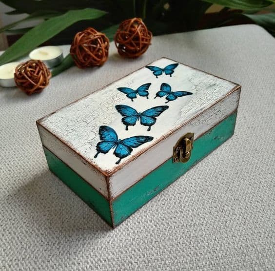 Ring Boxes with Unique Twists