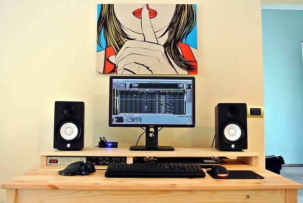 Small DIY Studio Desk Plans