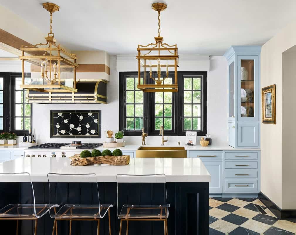Traditional Black & White Kitchen Decor Ideas With checkered floor