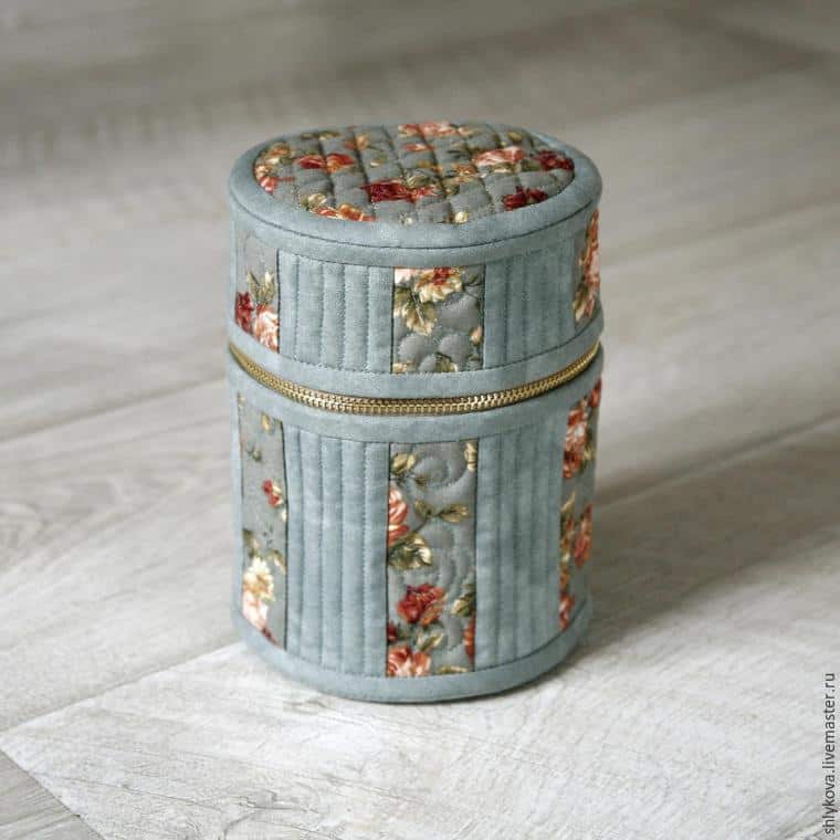 Vintage-Inspired Cylinder Makeup Bag