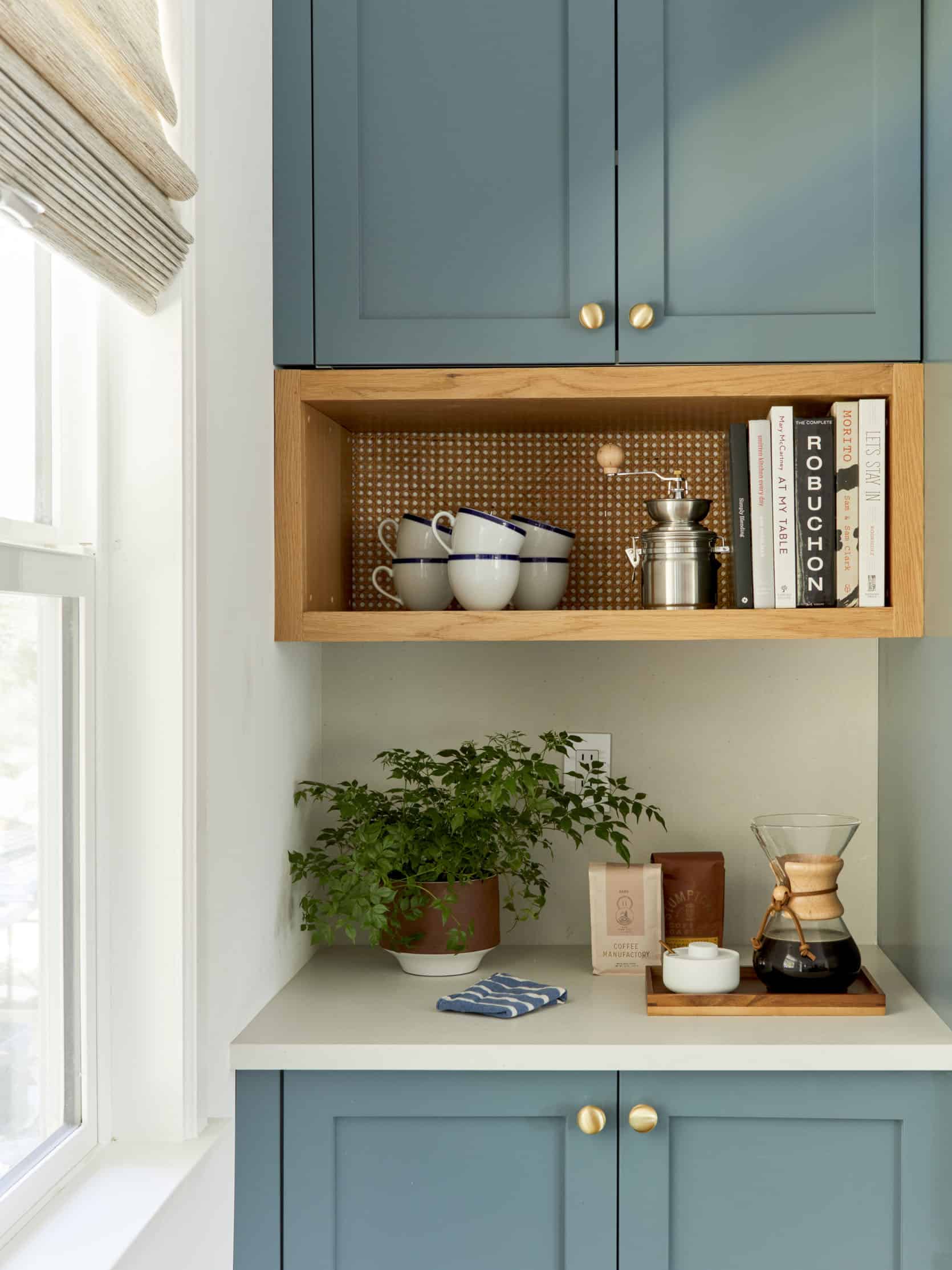  Wall-Mounted Wooden Shelves To Store Cookbooks 