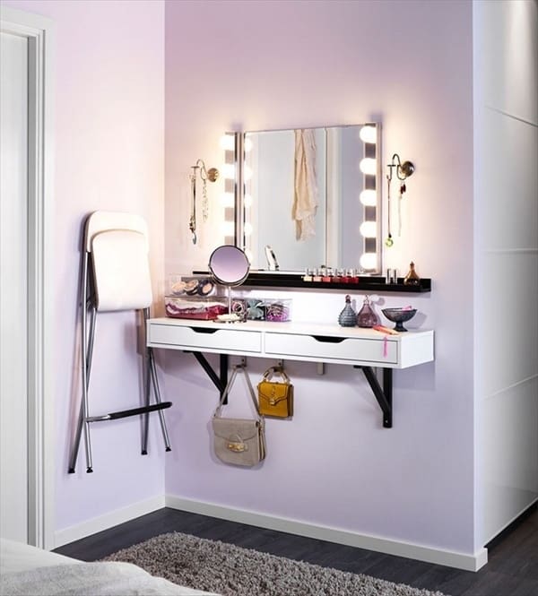 A Vanity Table For A Small Space