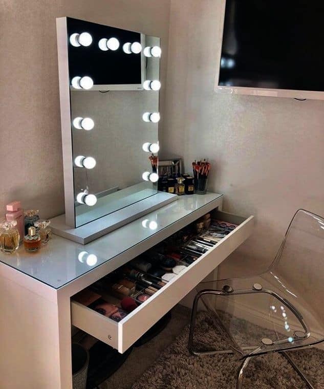 Diy Makeup Vanity Mirror With Light Bulb