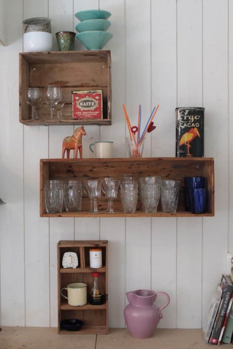 Easy And Inexpensive Diy Wooden Crate Shelves