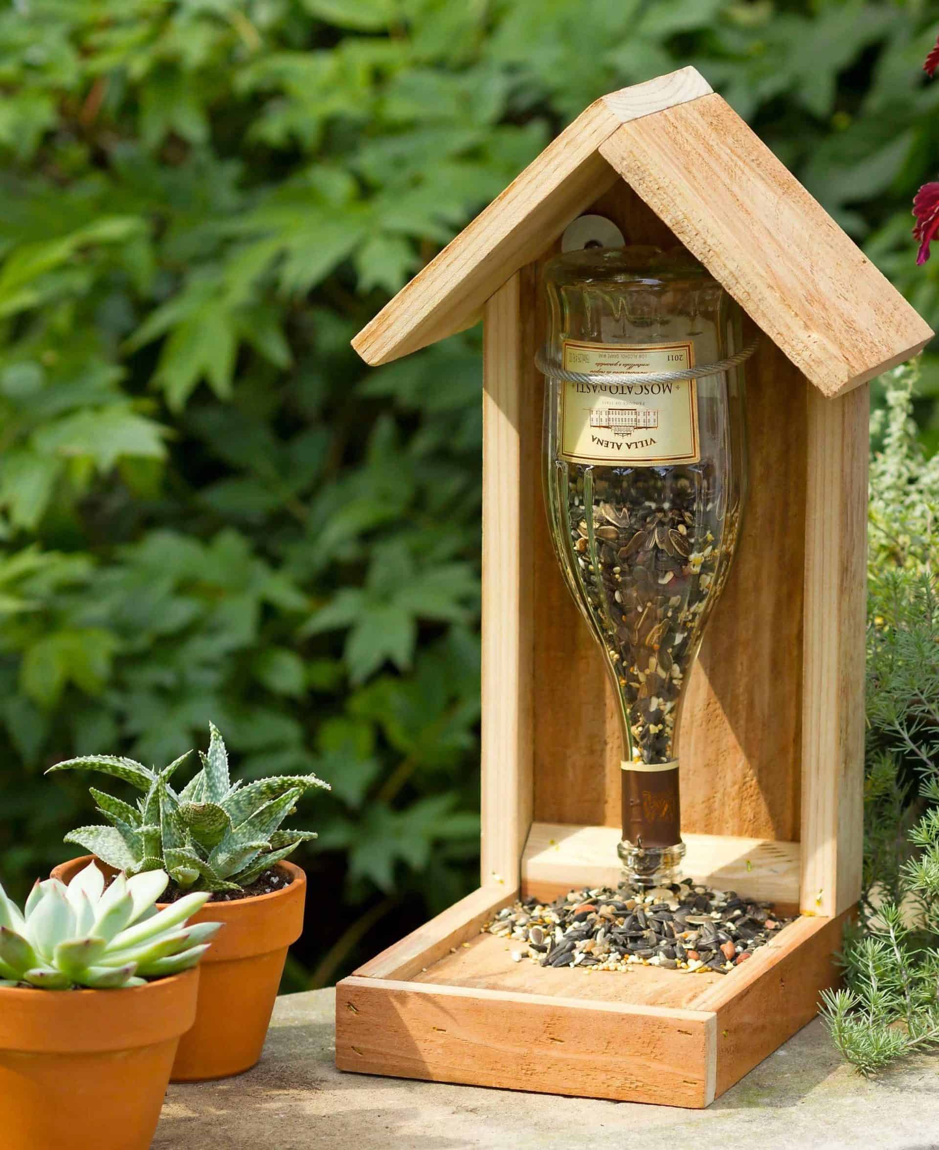 18 Epic DIY Squirrel Feeder Plans Easy Instruction and Tips