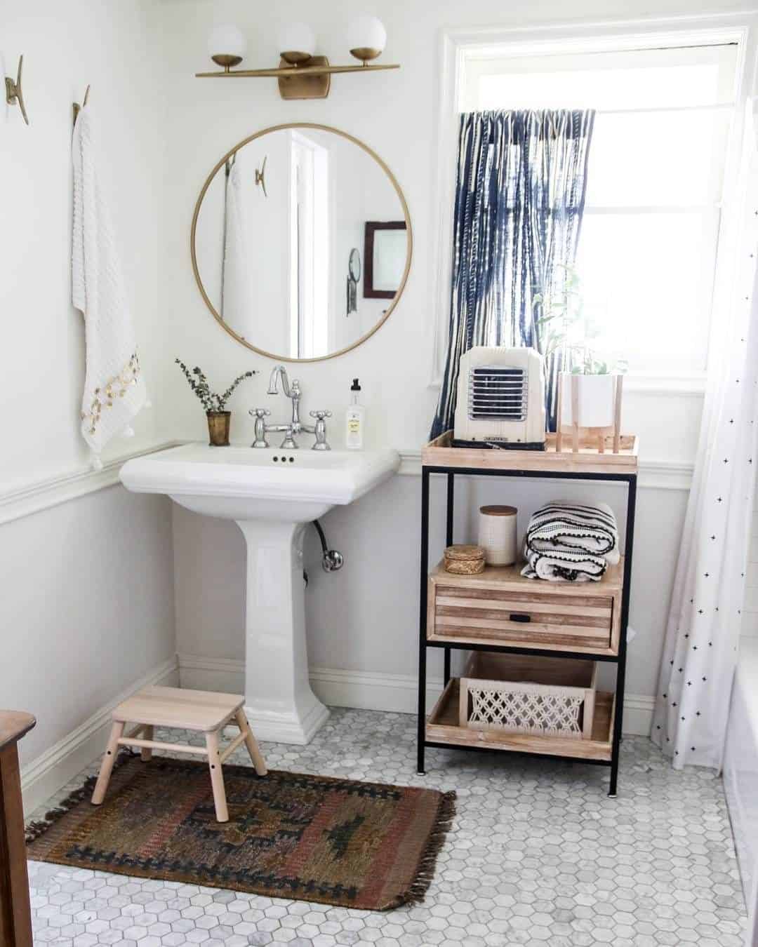 Guest Bathroom With Pedestal Sink