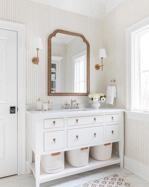 Simple Guest Bathroom