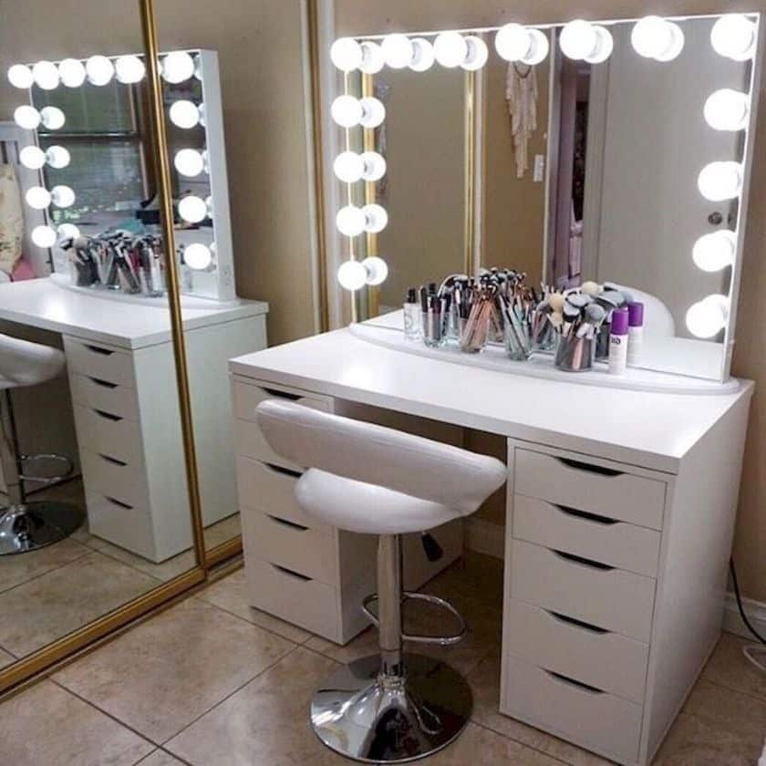 Vanity Tables With Added Lights